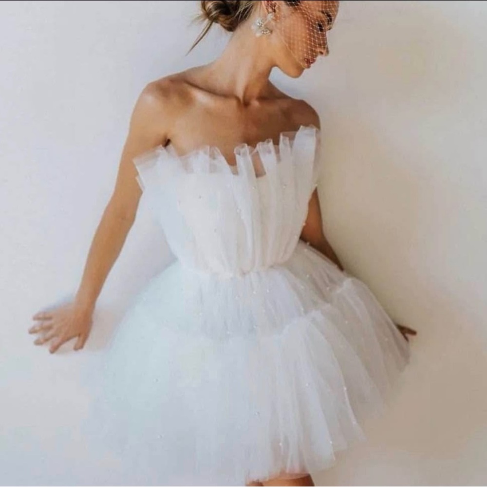 UNTAMED PETALS BY AMANDA JUDGE White Strapless Tulle Mini Bridal Dress